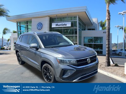Used 2023 Volkswagen Taos SE w/ Panoramic Sunroof Package