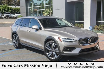 Certified 2025 Volvo V60 B5 Cross Country Plus w/ Protection Package Premier
