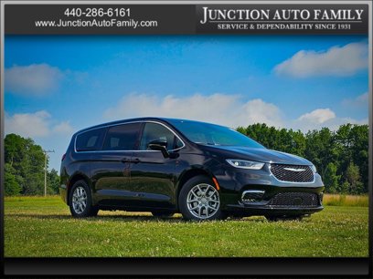 New 2025 Chrysler Pacifica Select