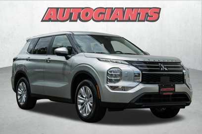 New 2025 Mitsubishi Outlander ES