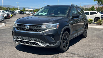 Certified 2022 Volkswagen Taos SE w/ Panoramic Sunroof Package