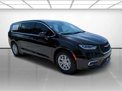 New 2025 Chrysler Pacifica Select w/ Uconnect Theater Family Group