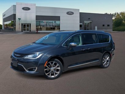 Used 2020 Chrysler Pacifica Limited w/ Tire & Wheel Group
