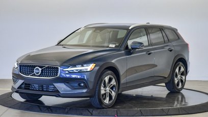 Certified 2023 Volvo V60 B5 Cross Country Plus