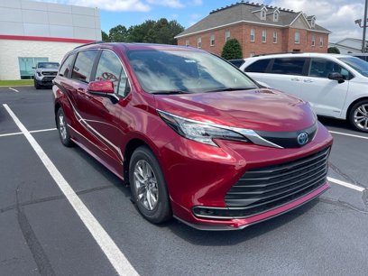 New 2025 Toyota Sienna LE