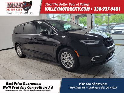 New 2025 Chrysler Pacifica Select