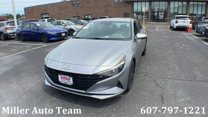 Used 2022 Hyundai Elantra SEL w/ Preferred Accessory Package