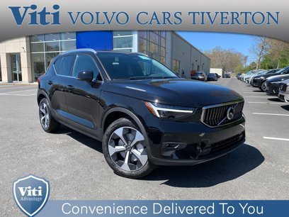 New 2025 Volvo XC40 B5 Plus w/ Protection Package Premier