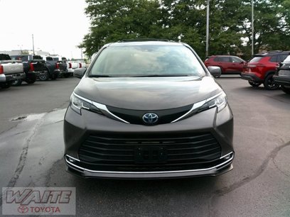 Used 2022 Toyota Sienna XLE
