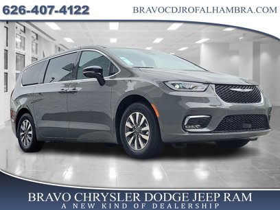 New 2025 Chrysler Pacifica Select