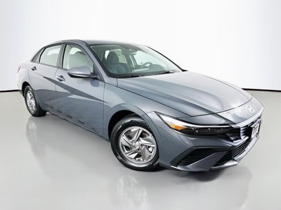 New 2025 Hyundai Elantra SE