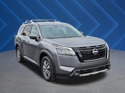 Used 2023 Nissan Pathfinder SL w/ Black Appearance Package