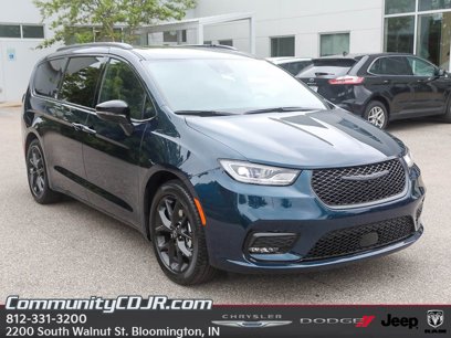 New 2025 Chrysler Pacifica Limited