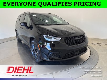 New 2026 Chrysler Pacifica Limited w/ S Appearance Package