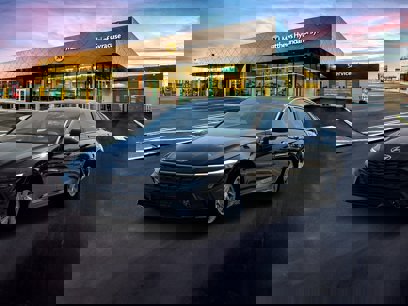New 2025 Hyundai Elantra SE