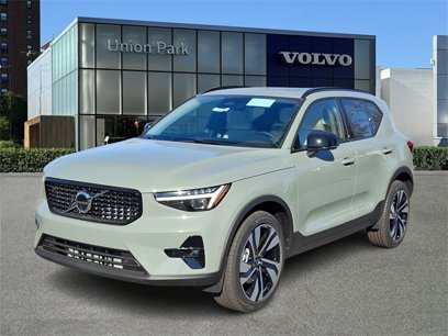 New 2025 Volvo XC40 B5 Plus w/ Protection Package Premier