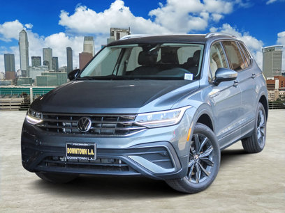 Used 2024 Volkswagen Tiguan SE w/ Panoramic Sunroof Package