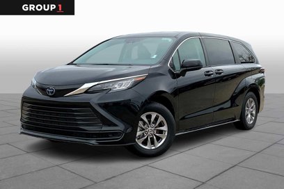 Used 2022 Toyota Sienna LE