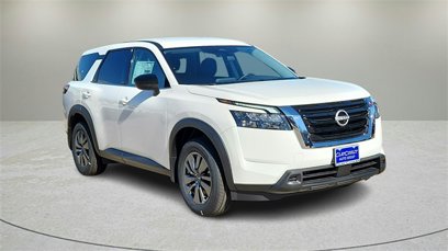 New 2025 Nissan Pathfinder S w/ Cargo Package