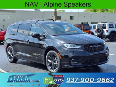 New 2025 Chrysler Pacifica Limited