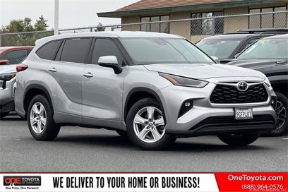 Used 2023 Toyota Highlander LE