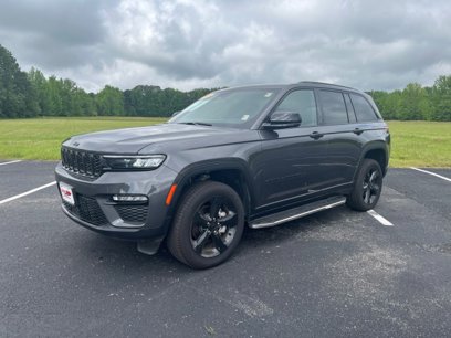 Used 2024 Jeep Grand Cherokee Limited w/ Black Appearance Package
