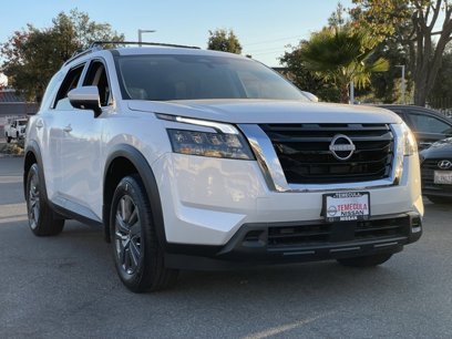 New 2025 Nissan Pathfinder SV