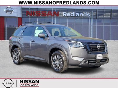 New 2025 Nissan Pathfinder SV w/ Black Appearance Package