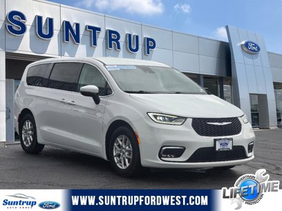Used 2023 Chrysler Pacifica Touring-L