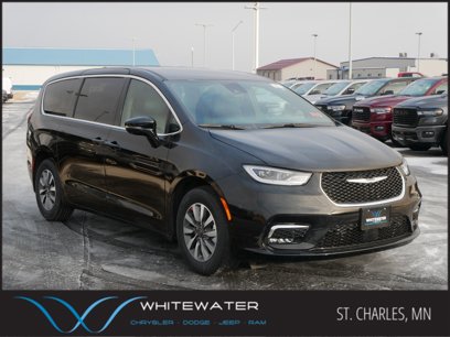 New 2025 Chrysler Pacifica Select