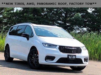 Used 2024 Chrysler Pacifica Limited w/ S Appearance Package