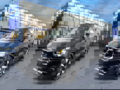 Used 2021 Volvo XC40 T4 Momentum w/ Protection Package Premier