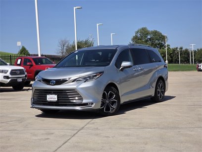 Used 2025 Toyota Sienna Platinum