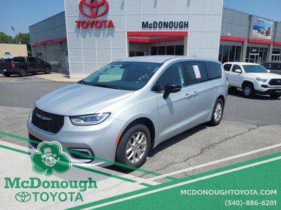 Used 2024 Chrysler Pacifica Touring-L