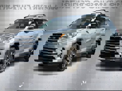 Used 2019 Toyota Highlander SE