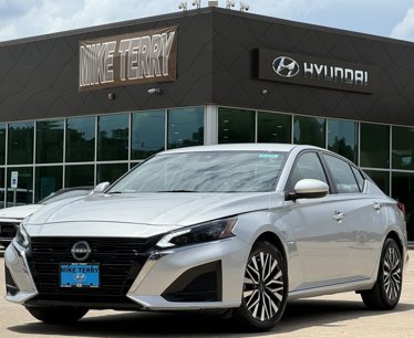 Used 2023 Nissan Altima 2.5 SV