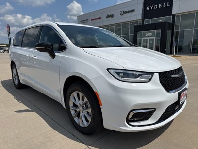 New 2025 Chrysler Pacifica Select