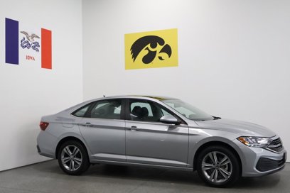 Used 2022 Volkswagen Jetta SE w/ Panoramic Sunroof Package