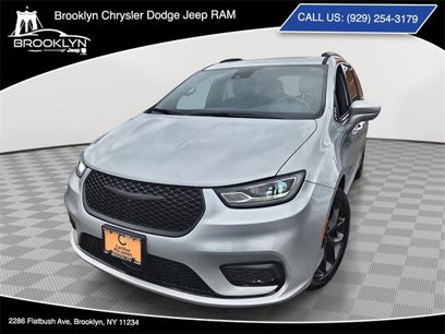 Certified 2022 Chrysler Pacifica Limited w/ S Appearance Package