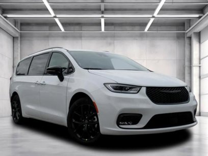 New 2025 Chrysler Pacifica Limited w/ Trailer Tow Group