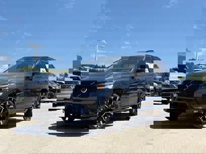 New 2026 Volvo XC60 B5 Ultra w/ Protection Package Premier