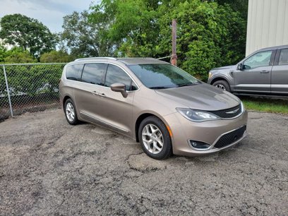 Used 2017 Chrysler Pacifica Touring-L Plus w/ Advanced Safetytec Group