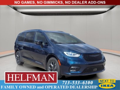 New 2025 Chrysler Pacifica Premium