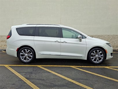Used 2019 Chrysler Pacifica Limited w/ Tire & Wheel Group