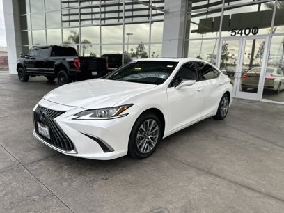 Used 2022 Lexus ES 300h w/ Accessory Package 2