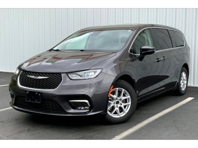 Used 2023 Chrysler Pacifica Touring-L