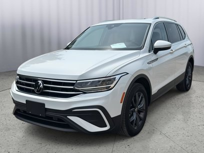 Used 2022 Volkswagen Tiguan SE w/ Panoramic Sunroof Package