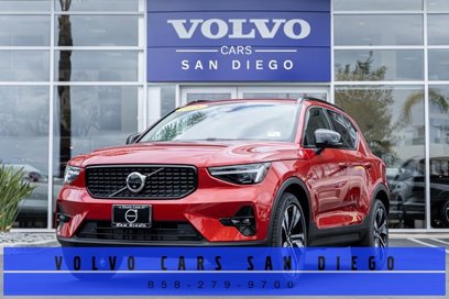 New 2025 Volvo XC40 B5 Ultra w/ Climate Package