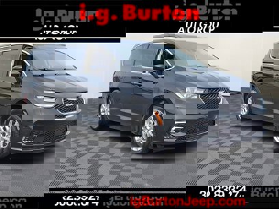 Certified 2023 Chrysler Pacifica Touring-L