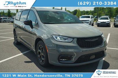 Used 2025 Chrysler Pacifica Premium